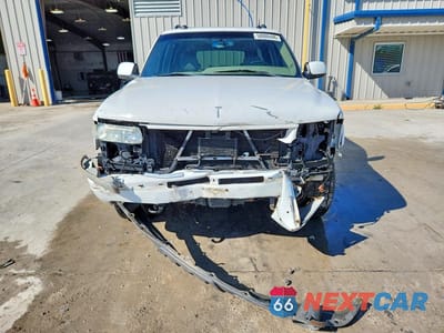 Piąte zdjęcie samochodu w środku: 2004 CHEVROLET SUBURBAN K1500 VIN:3GNFK16Z14G313437 - miniatura