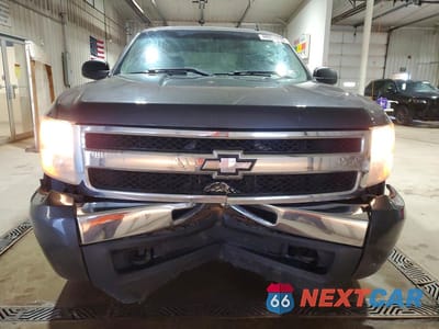 Piąte zdjęcie samochodu w środku: 2010 CHEVROLET SILVERADO K1500 LS VIN:3GCRKREA8AG266614 - miniatura
