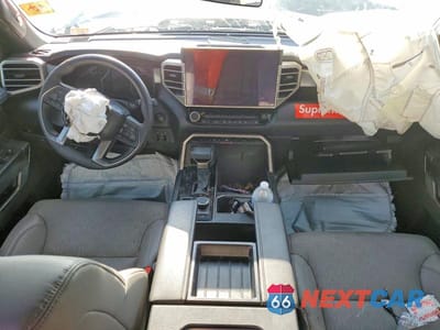 Zdjęcie 8 z 12 samochodu: 2025 TOYOTA TUNDRA SR5 VIN:5TFLA5DB6SX291312 - miniatura