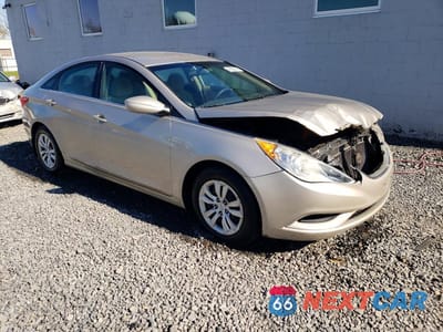 Czwarte zdjęcie samochodu z boku: 2011 HYUNDAI SONATA GLS VIN:5NPEB4AC3BH106075 - miniatura