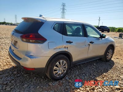 Trzecie zdjęcie samochodu z tyłu: 2019 NISSAN ROGUE S VIN:5N1AT2MT9KC811918 - miniatura