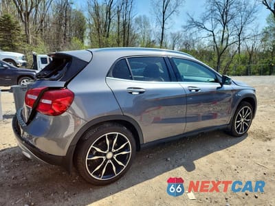 Trzecie zdjęcie samochodu z tyłu: 2015 MERCEDES-BENZ GLA 250 4MATIC VIN:WDCTG4GB2FJ028953 - miniatura
