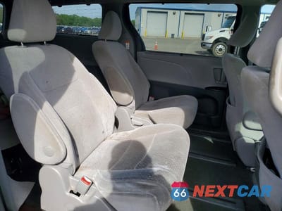 Zdjęcie 11 z 14 samochodu: 2017 TOYOTA SIENNA LE 7-PASSENGER VIN:5TDJZ3DC8HS152665 - miniatura