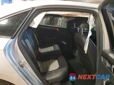 Zdjęcie 10 z 12 samochodu: 2018 VOLKSWAGEN PASSAT GT VIN:1VWJM7A39JC051441 - miniatura
