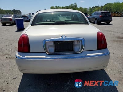Zdjęcie 6 z 11 samochodu: 2000 LINCOLN TOWN CAR EXECUTIVE VIN:1LNHM81WXYY935382 - miniatura