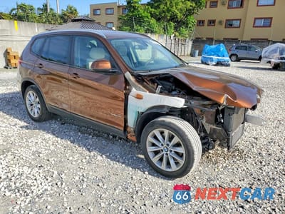 Czwarte zdjęcie samochodu z boku: 2017 BMW X3 SDRIVE28I VIN:5UXWZ7C59H0U47016 - miniatura