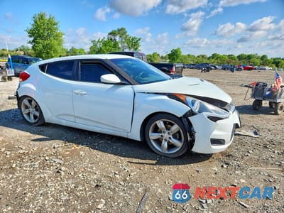 Czwarte zdjęcie samochodu z boku: 2014 HYUNDAI VELOSTER BASE VIN:KMHTC6AD7EU183580 - miniatura