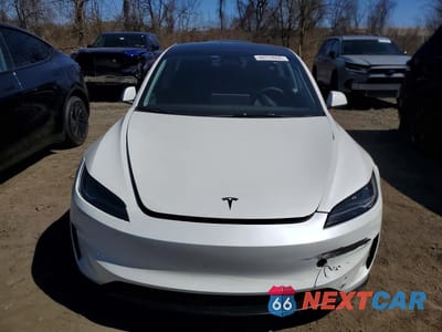 Piąte zdjęcie samochodu w środku: 2025 TESLA MODEL 3 PERFORMANCE VIN:5YJ3E1ET9SF037964 - miniatura