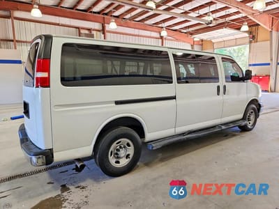 Trzecie zdjęcie samochodu z tyłu: 2019 CHEVROLET EXPRESS G3500 LT VIN:1GAZGPFP2K1176215 - miniatura