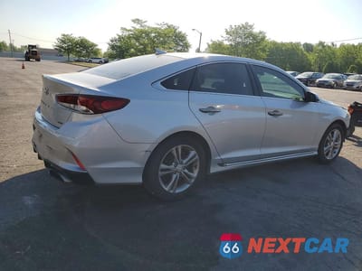 Trzecie zdjęcie samochodu z tyłu: 2019 HYUNDAI SONATA SPORT VIN:5NPE34AFXKH779887 - miniatura