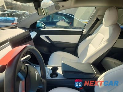 Zdjęcie 9 z 11 samochodu: 2021 TESLA MODEL Y VIN:5YJYGDEE8MF195895 - miniatura