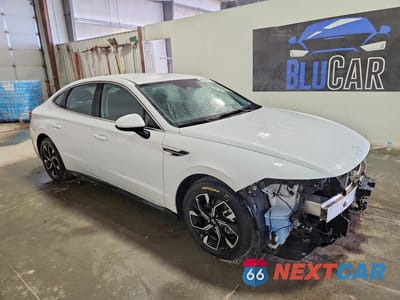 Czwarte zdjęcie samochodu z boku: 2025 HYUNDAI SONATA SEL VIN:KMHL64JA7SA428473 - miniatura
