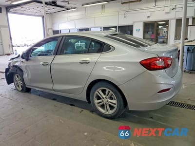 Drugie zdjęcie samochodu z przodu: 2017 CHEVROLET CRUZE LT VIN:1G1BE5SM6H7102924 - miniatura