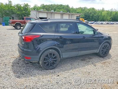 Trzecie zdjęcie samochodu z tyłu: 2019 FORD ESCAPE SE VIN:1FMCU0GD7KUB29399 - miniatura