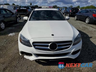 Piąte zdjęcie samochodu w środku: 2018 MERCEDES-BENZ C 300 VIN:55SWF4JB2JU257520 - miniatura