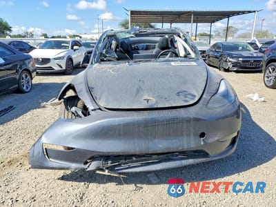 Piąte zdjęcie samochodu w środku: 2023 TESLA MODEL Y VIN:7SAYGDEE3PF696667 - miniatura
