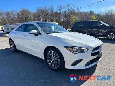 Czwarte zdjęcie samochodu z boku: 2023 MERCEDES-BENZ CLA 250 VIN:W1K5J4GB6PN384130 - miniatura