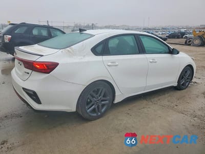 Trzecie zdjęcie samochodu z tyłu: 2021 KIA FORTE GT-LINE VIN:3KPF34AD2ME309797 - miniatura