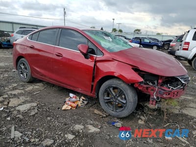 Czwarte zdjęcie samochodu z boku: 2017 CHEVROLET CRUZE LT VIN:1G1BE5SMXH7142469 - miniatura