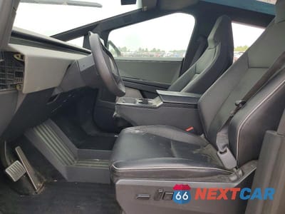 Zdjęcie 7 z 13 samochodu: 2024 TESLA CYBERTRUCK VIN:7G2CEHED8RA025861 - miniatura