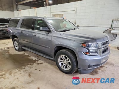 Czwarte zdjęcie samochodu z boku: 2019 CHEVROLET SUBURBAN LT 4WD 5.3L V8 VIN:1GNSKHKC3KR139912 - miniatura