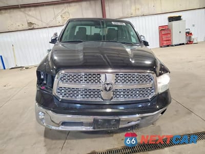 Piąte zdjęcie samochodu w środku: 2017 RAM 1500 LARAMIE VIN:1C6RR7NM8HS873052 - miniatura