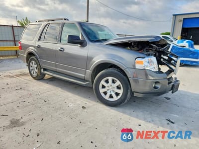 Czwarte zdjęcie samochodu z boku: 2010 FORD EXPEDITION XLT VIN:1FMJU1F58AEB71998 - miniatura