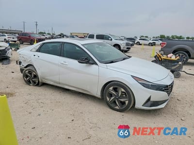 Czwarte zdjęcie samochodu z boku: 2021 HYUNDAI ELANTRA SEL VIN:5NPLN4AG3MH001962 - miniatura