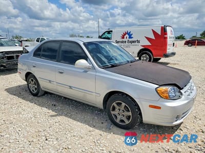 Czwarte zdjęcie samochodu z boku: 2005 HYUNDAI ACCENT GLS VIN:KMHCG45C95U632977 - miniatura