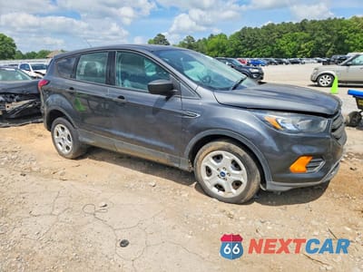 Czwarte zdjęcie samochodu z boku: 2019 FORD ESCAPE S VIN:1FMCU0F7XKUA11682 - miniatura