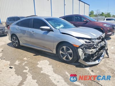 Czwarte zdjęcie samochodu z boku: 2019 HONDA CIVIC LX VIN:2HGFC2F6XKH601828 - miniatura