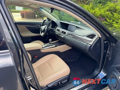 Piąte zdjęcie samochodu w środku: 2017 LEXUS GS 350 BASE VIN:JTHBZ1BL6HA010841 - miniatura