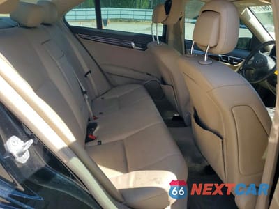 Zdjęcie 10 z 13 samochodu: 2010 MERCEDES-BENZ C 300 VIN:WDDGF5EB7AR093977 - miniatura
