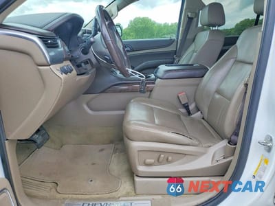 Zdjęcie 7 z 13 samochodu: 2018 CHEVROLET SUBURBAN K1500 LT VIN:1GNSKHKC7JR333230 - miniatura