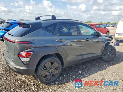 Trzecie zdjęcie samochodu z tyłu: 2026 HYUNDAI KONA SEL SPORT VIN:KM8HF3ABXTU424264 - miniatura