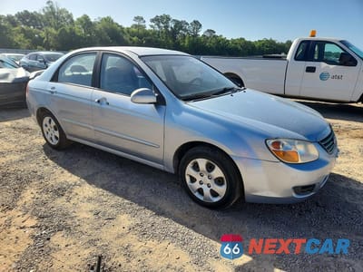 Czwarte zdjęcie samochodu z boku: 2008 KIA SPECTRA LX VIN:KNAFE121285527010 - miniatura