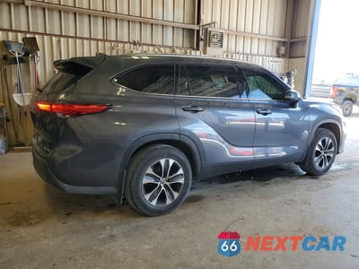 Trzecie zdjęcie samochodu z tyłu: 2020 TOYOTA HIGHLANDER XLE VIN:5TDGZRBH7LS509788 - miniatura