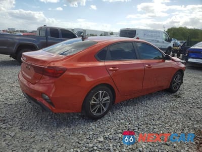 Trzecie zdjęcie samochodu z tyłu: 2022 KIA FORTE LXS VIN:3KPF24AD0NE420496 - miniatura