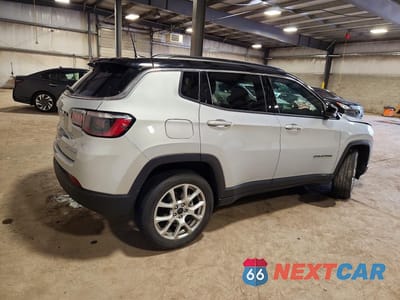 Trzecie zdjęcie samochodu z tyłu: 2025 JEEP COMPASS LIMITED VIN:3C4NJDCN3ST513301 - miniatura