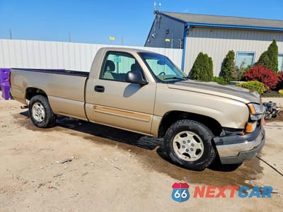 Czwarte zdjęcie samochodu z boku: 2004 CHEVROLET SILVERADO C1500 VIN:1GCEC14V54Z294361 - miniatura