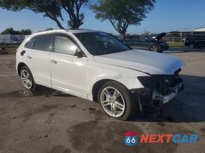 Czwarte zdjęcie samochodu z boku: 2017 AUDI Q5 PREMIUM VIN:WA1C2AFP1HA073265 - miniatura