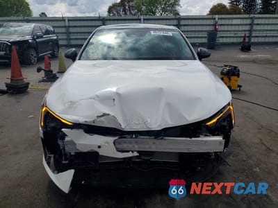 Piąte zdjęcie samochodu w środku: 2025 KIA K5 GT-LINE VIN:KNAG64J75S5367608 - miniatura