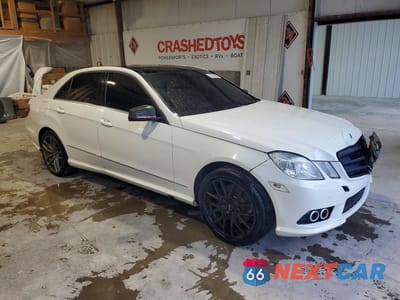 Czwarte zdjęcie samochodu z boku: 2010 MERCEDES-BENZ E550 VIN:WDDHF9AB4AA236643 - miniatura