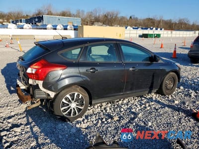 Trzecie zdjęcie samochodu z tyłu: 2012 FORD FOCUS SE VIN:1FAHP3K27CL334405 - miniatura