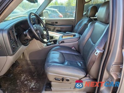 Zdjęcie 7 z 12 samochodu: 2004 CHEV SUBURBAN K1500 VIN:3GNFK16Z84G310857 - miniatura