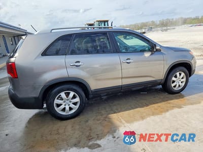 Trzecie zdjęcie samochodu z tyłu: 2012 KIA SORENTO LX VIN:5XYKT3A69CG254308 - miniatura