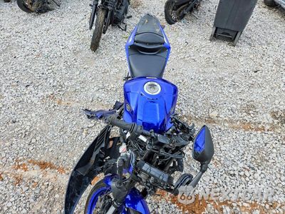 Piąte zdjęcie samochodu w środku: 2024 YAMAHA YZFR3 A VIN:MH3RH18Y6RK015721 - miniatura