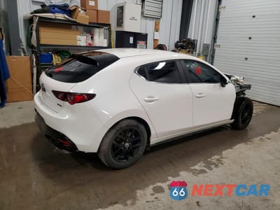 Trzecie zdjęcie samochodu z tyłu: 2025 MAZDA 3 SELECT SPORT VIN:JM1BPAKM7S1766119 - miniatura