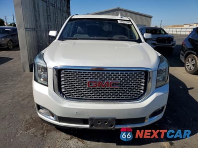 Piąte zdjęcie samochodu w środku: 2017 GMC YUKON DENALI VIN:1GKS2CKJ5HR195437 - miniatura