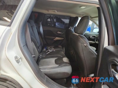 Zdjęcie 11 z 13 samochodu: 2017 JEEP CHEROKEE SPORT VIN:1C4PJLABXHW669205 - miniatura